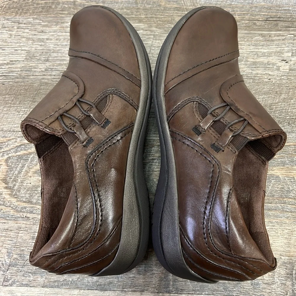 Earth Women’s HAWK Leather Slip On Shoes -Bark Size 8